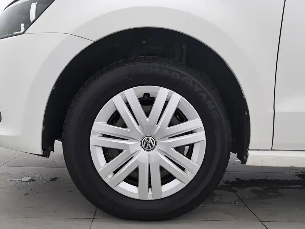 Volkswagen Polo — фото 17
