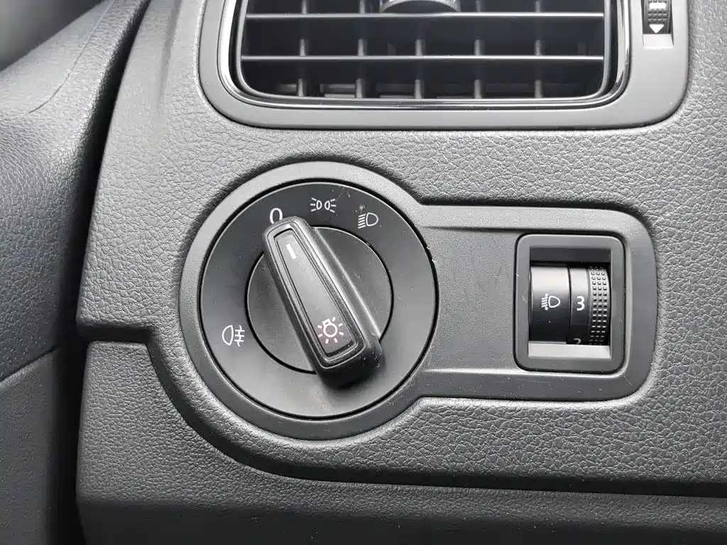 Volkswagen Polo — фото 21