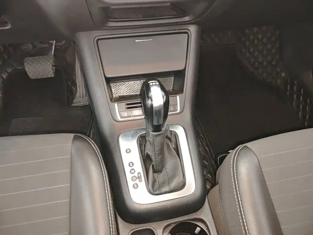 Volkswagen Tiguan — фото 14