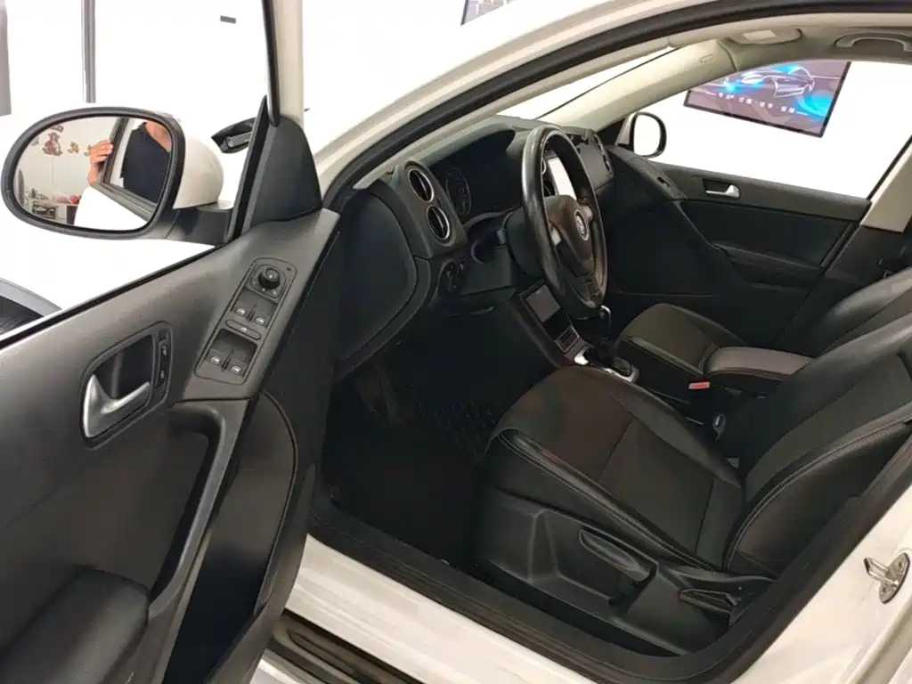 Volkswagen Tiguan — фото 16