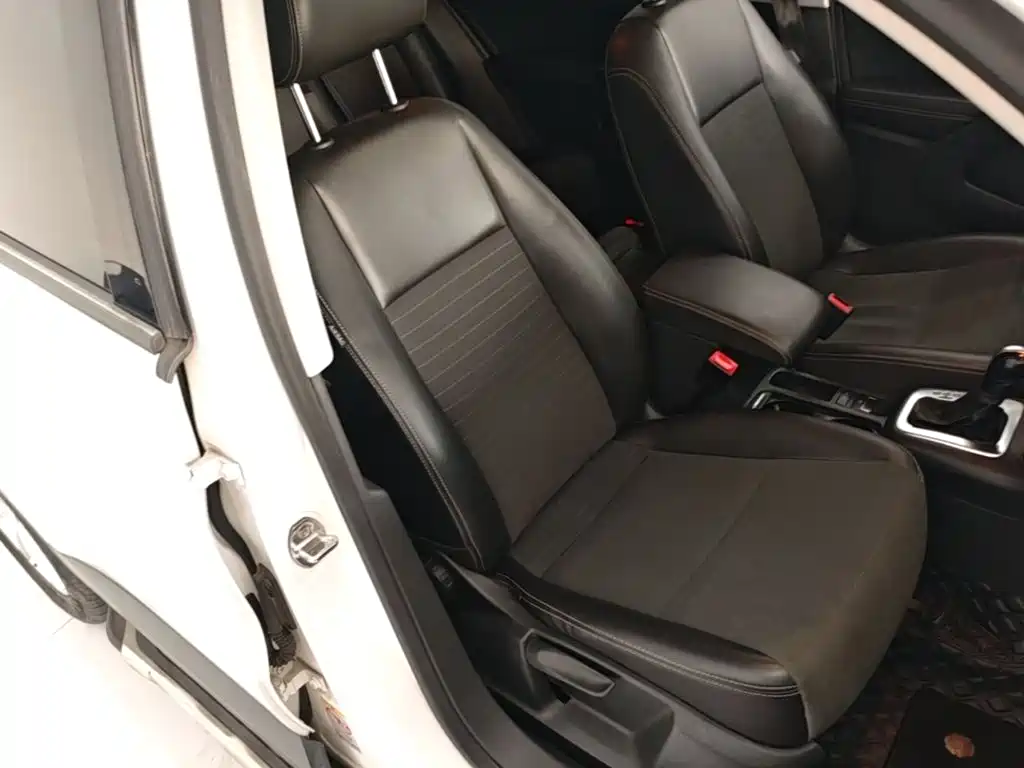 Volkswagen Tiguan — фото 25