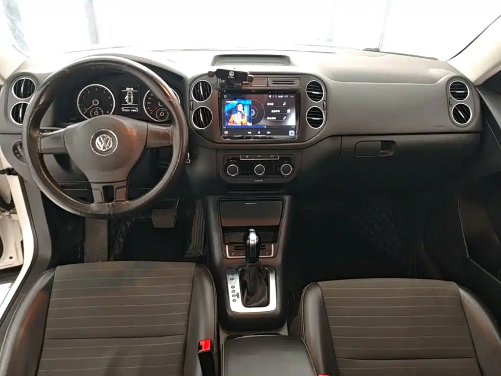 Volkswagen Tiguan — фото 10