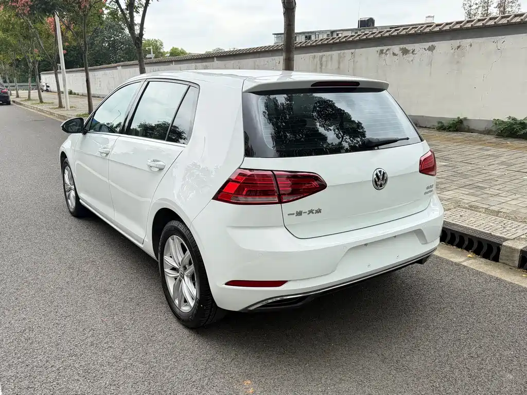 Volkswagen Golf — фото 5