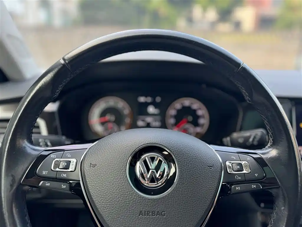 Volkswagen Lavida — фото 24