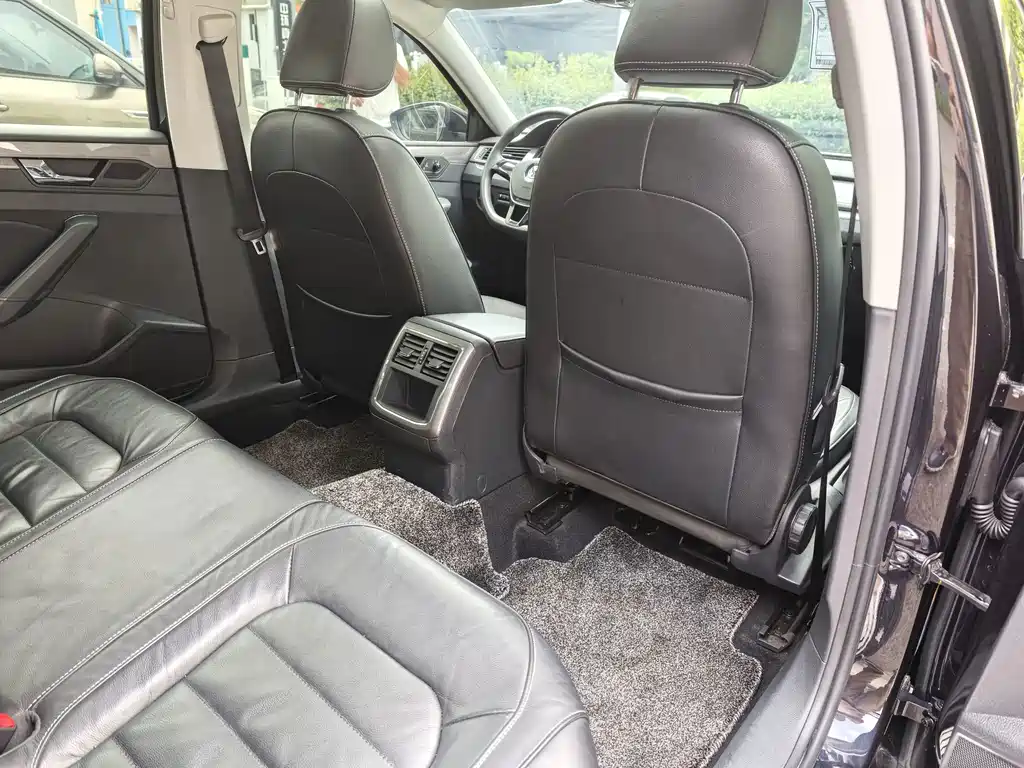 Volkswagen Passat — фото 11