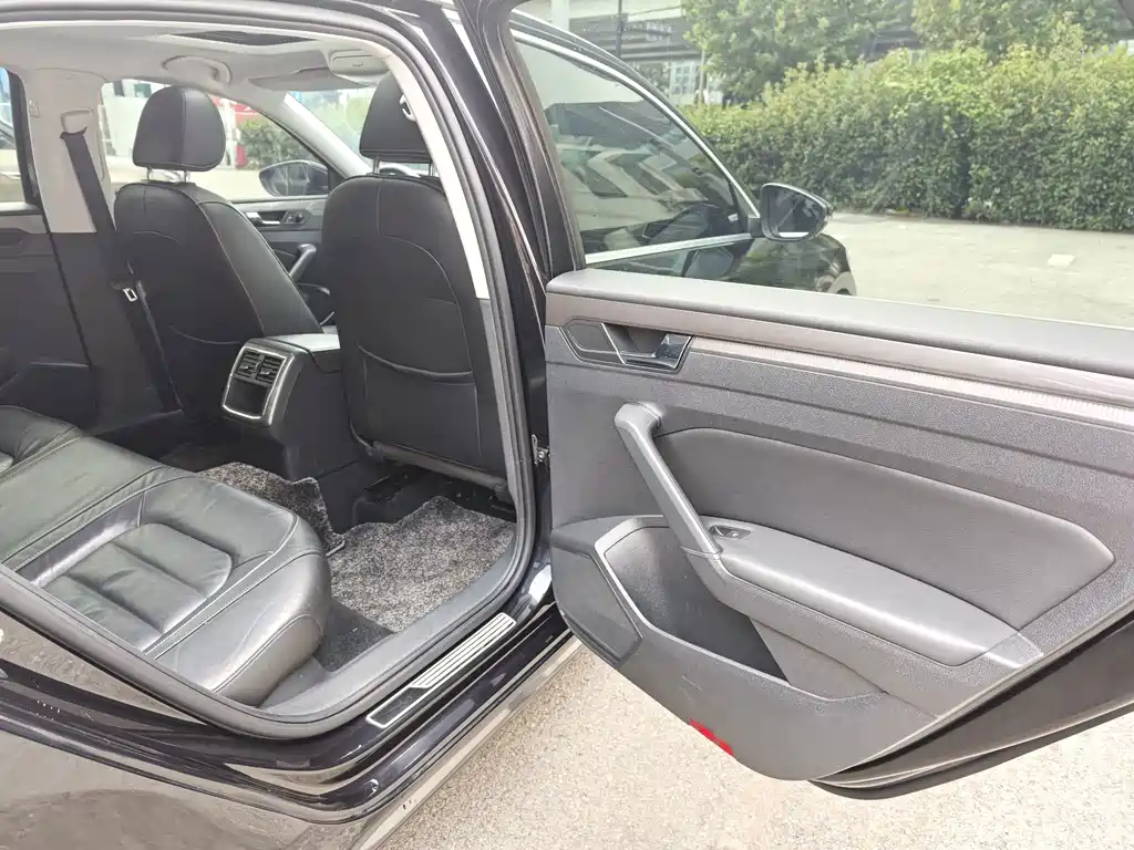 Volkswagen Passat — фото 13