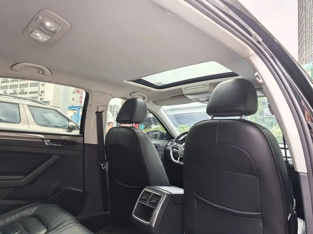 Volkswagen Passat — фото 14