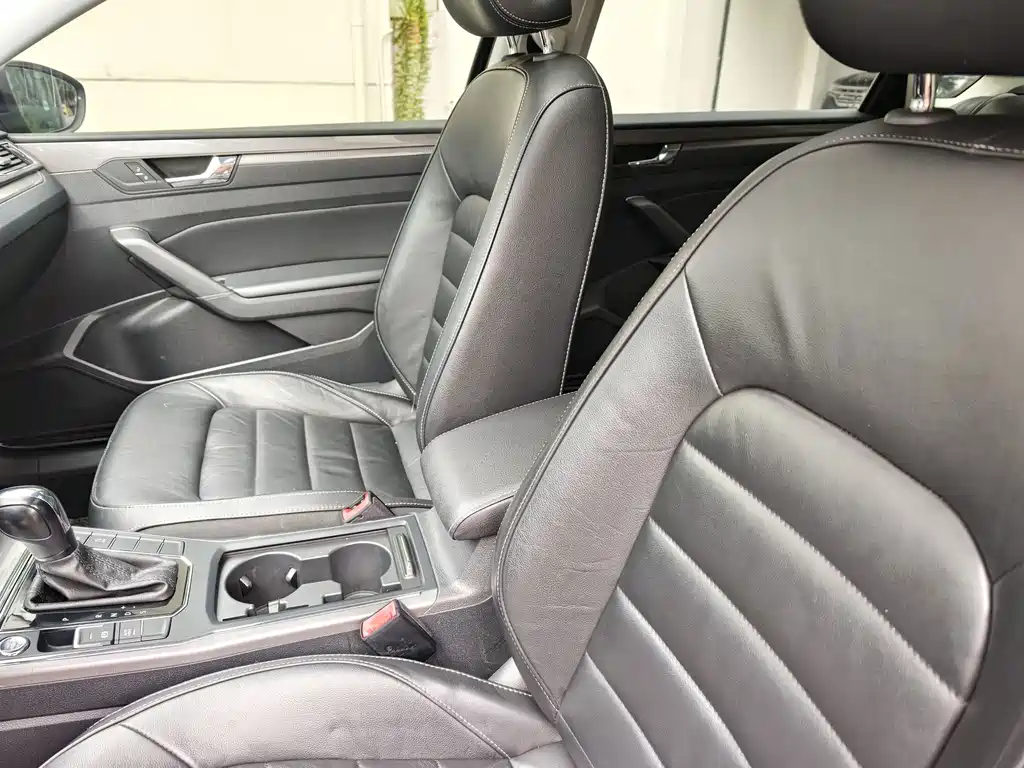 Volkswagen Passat — фото 17