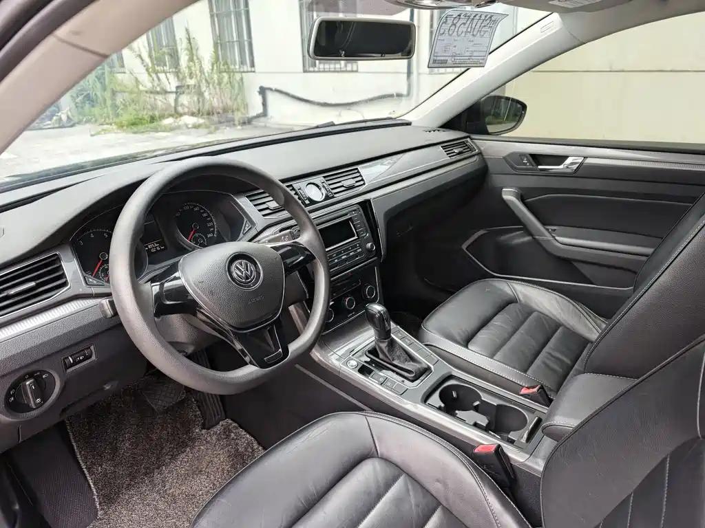 Volkswagen Passat — фото 19