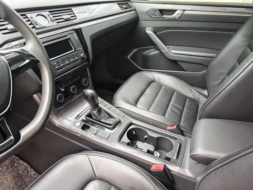 Volkswagen Passat — фото 22