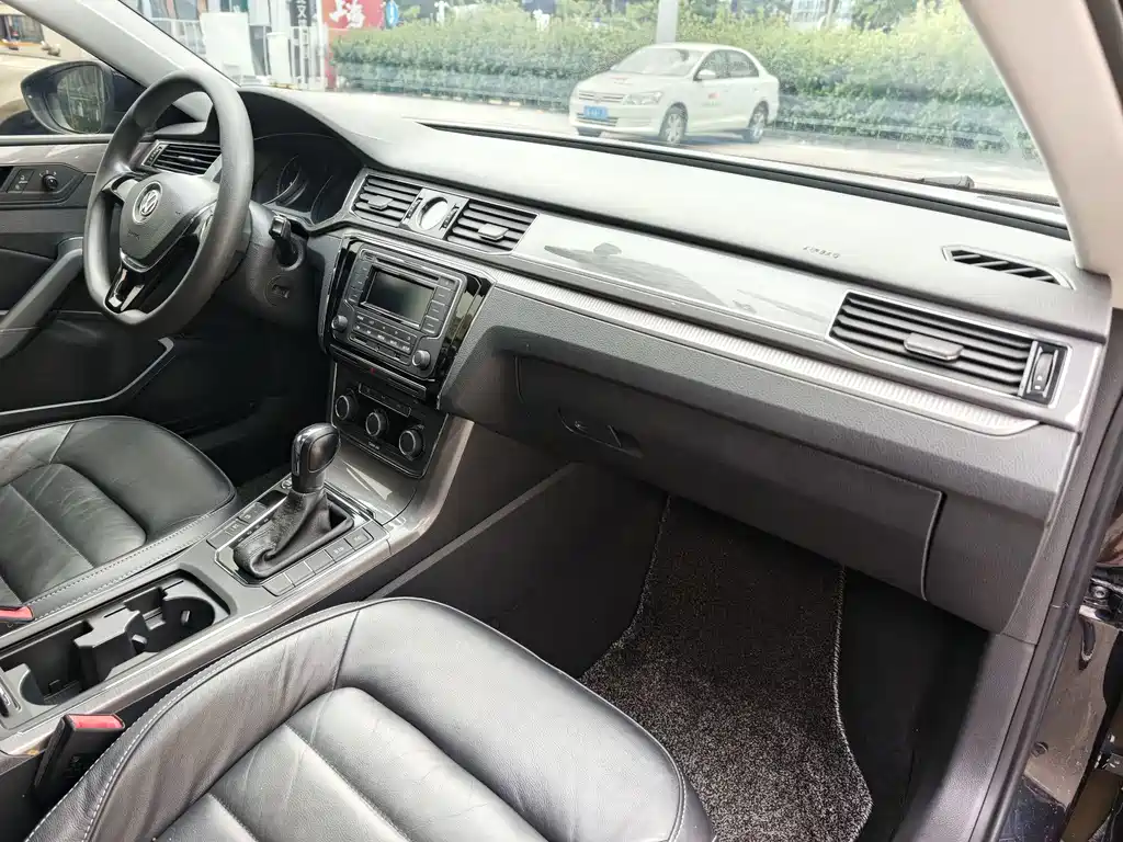 Volkswagen Passat — фото 7