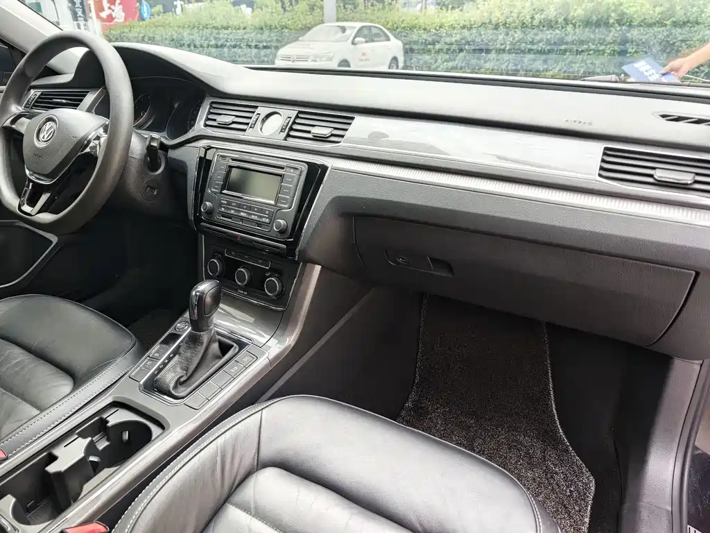 Volkswagen Passat — фото 8
