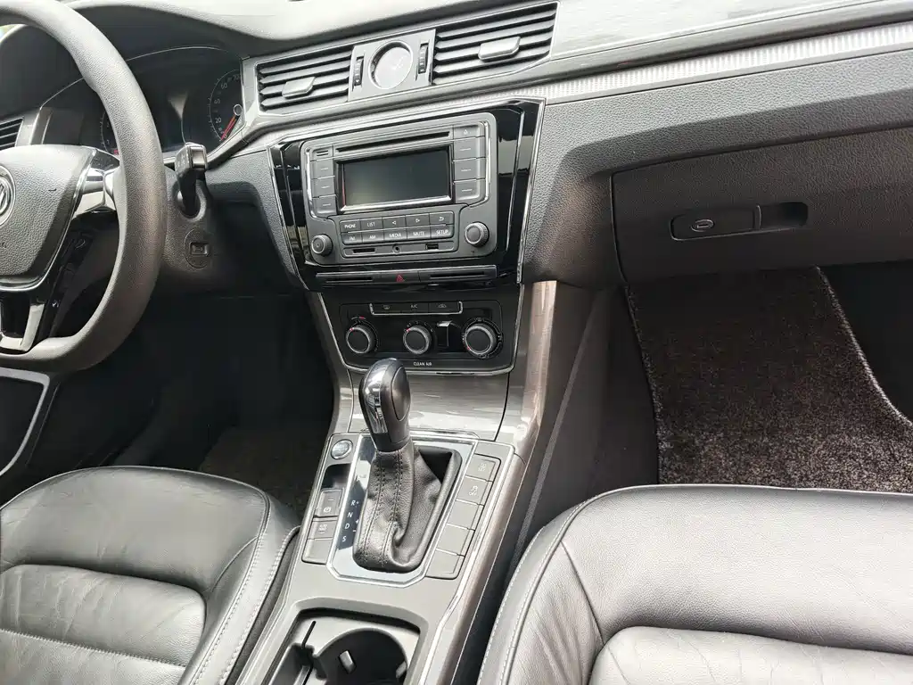 Volkswagen Passat — фото 10