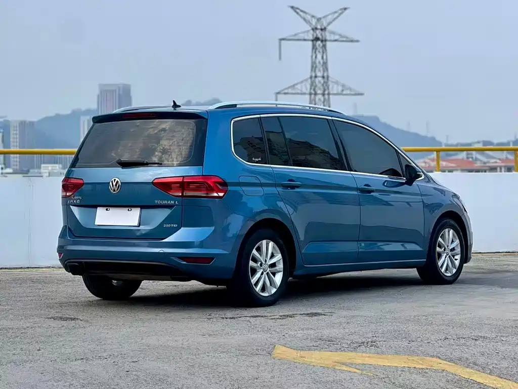 Volkswagen Touran — фото 4