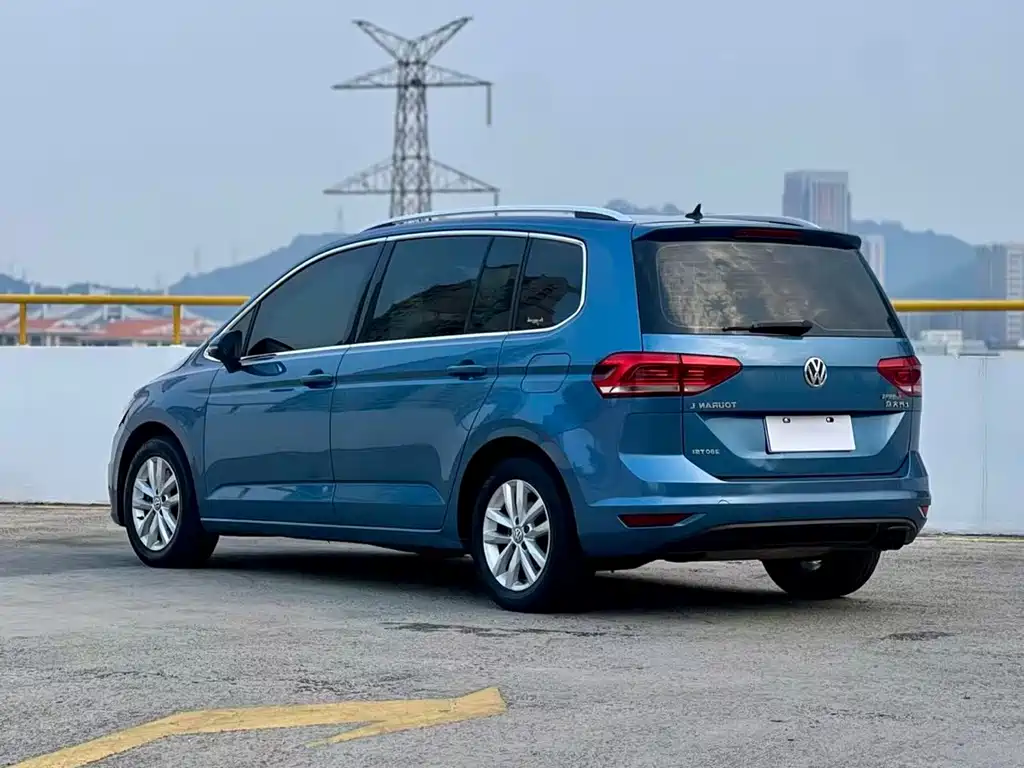 Volkswagen Touran — фото 6