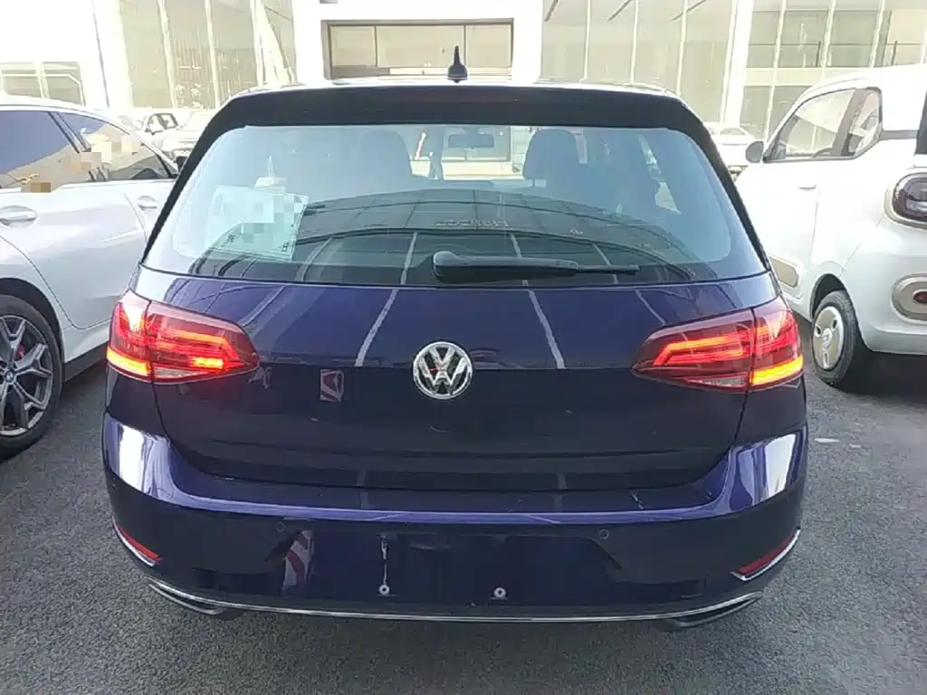 Volkswagen Golf EV — фото 6