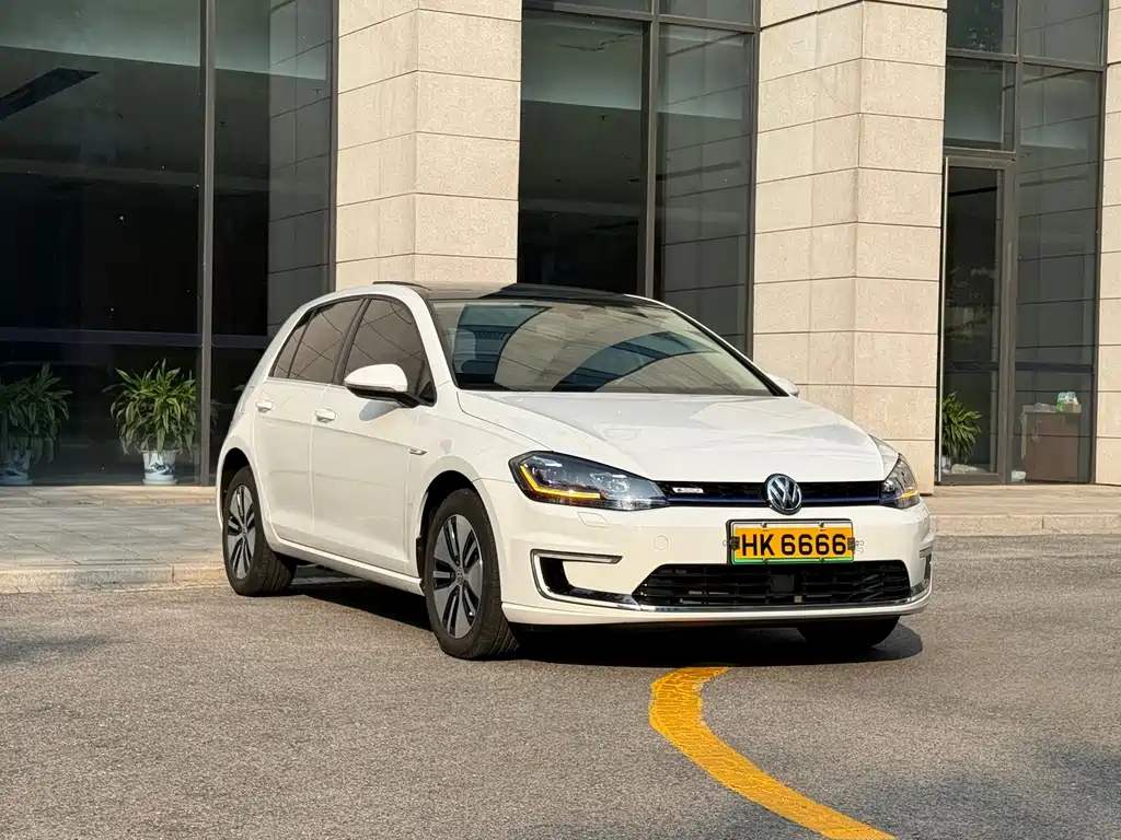 Volkswagen Golf EV — фото 3