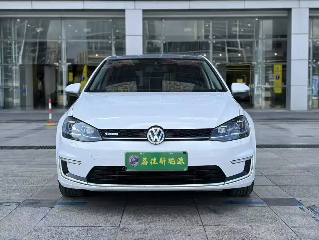 Volkswagen Golf EV — фото 2