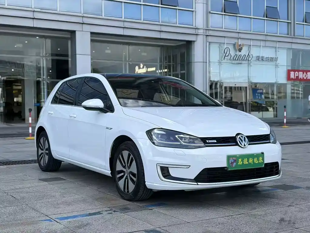 Volkswagen Golf EV — фото 3
