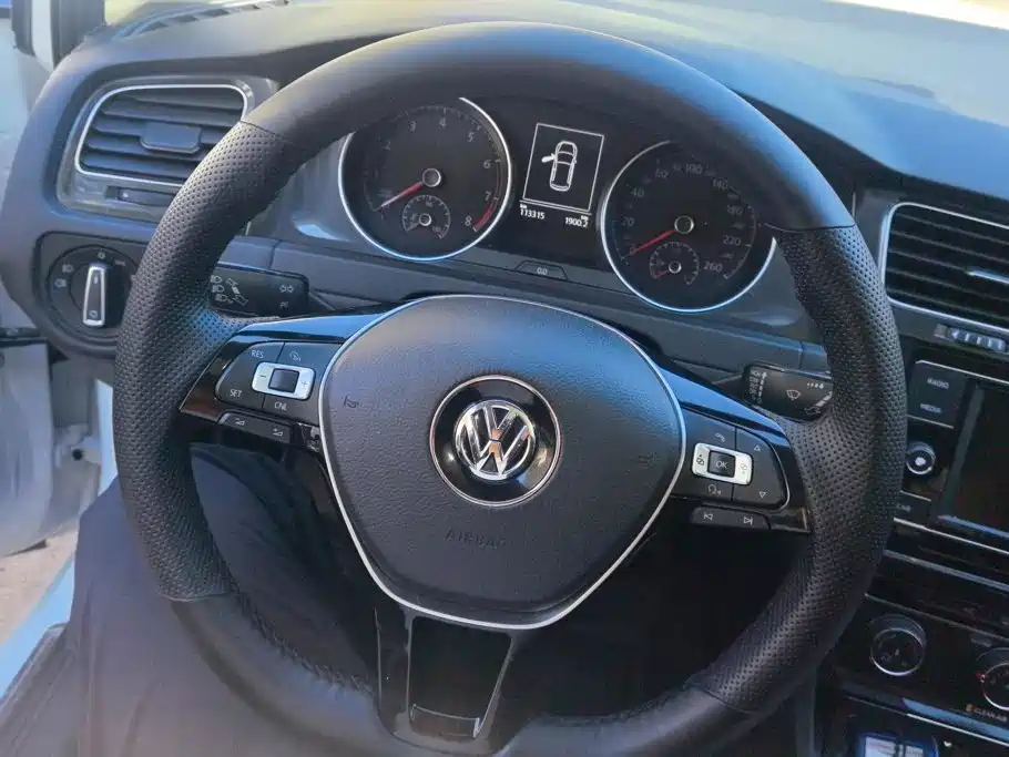 Volkswagen Golf — фото 15
