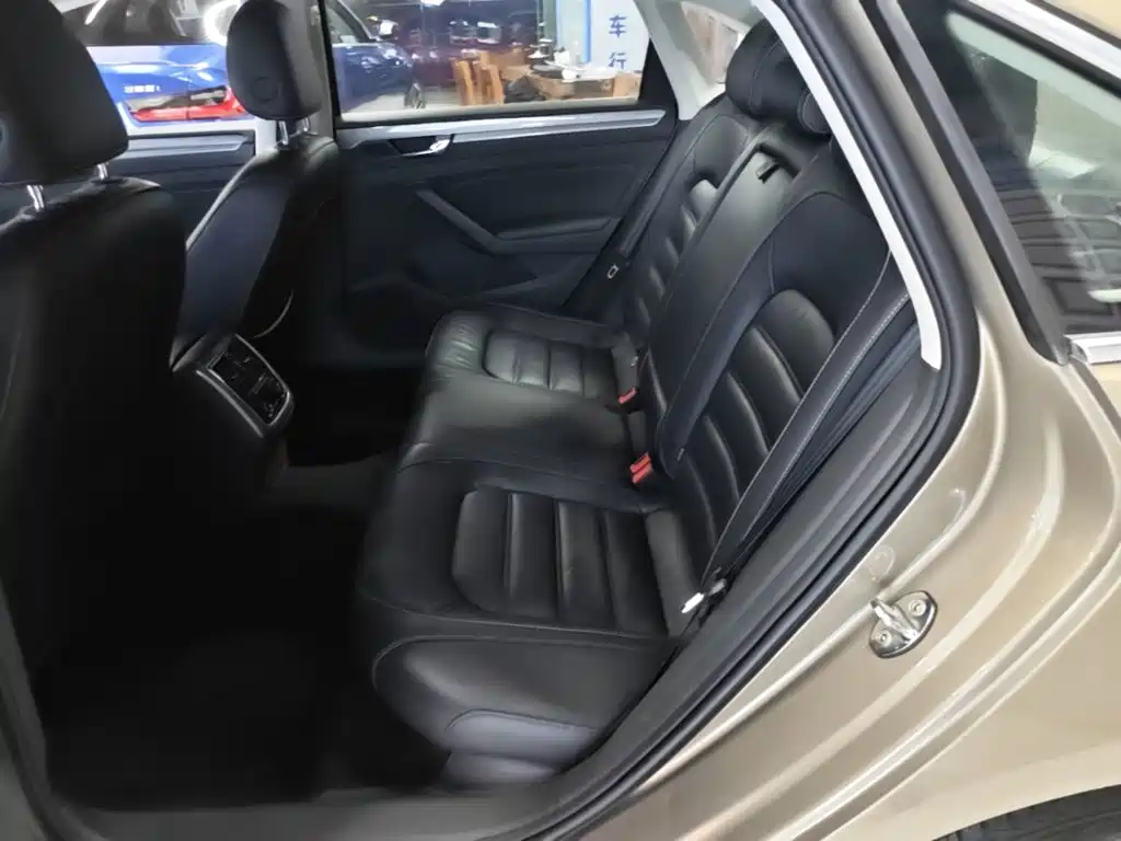 Volkswagen Passat — фото 17