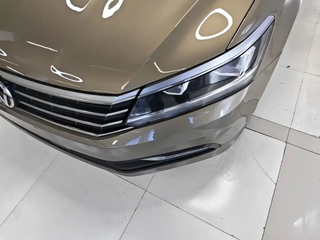 Volkswagen Passat — фото 24