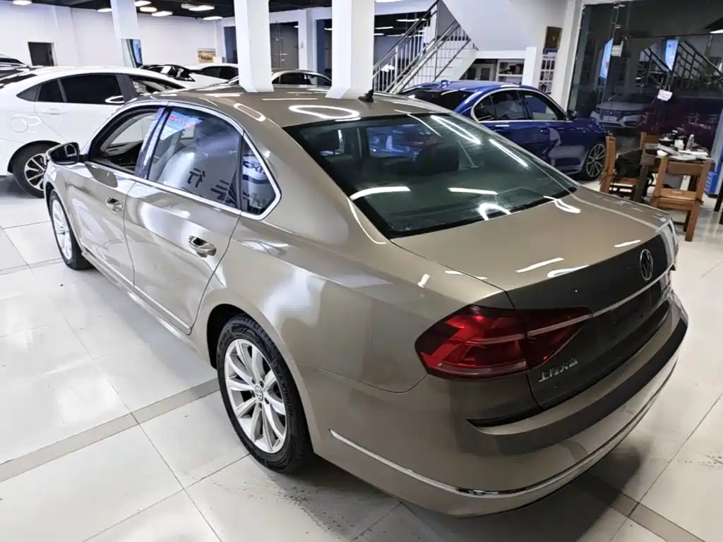 Volkswagen Passat — фото 5