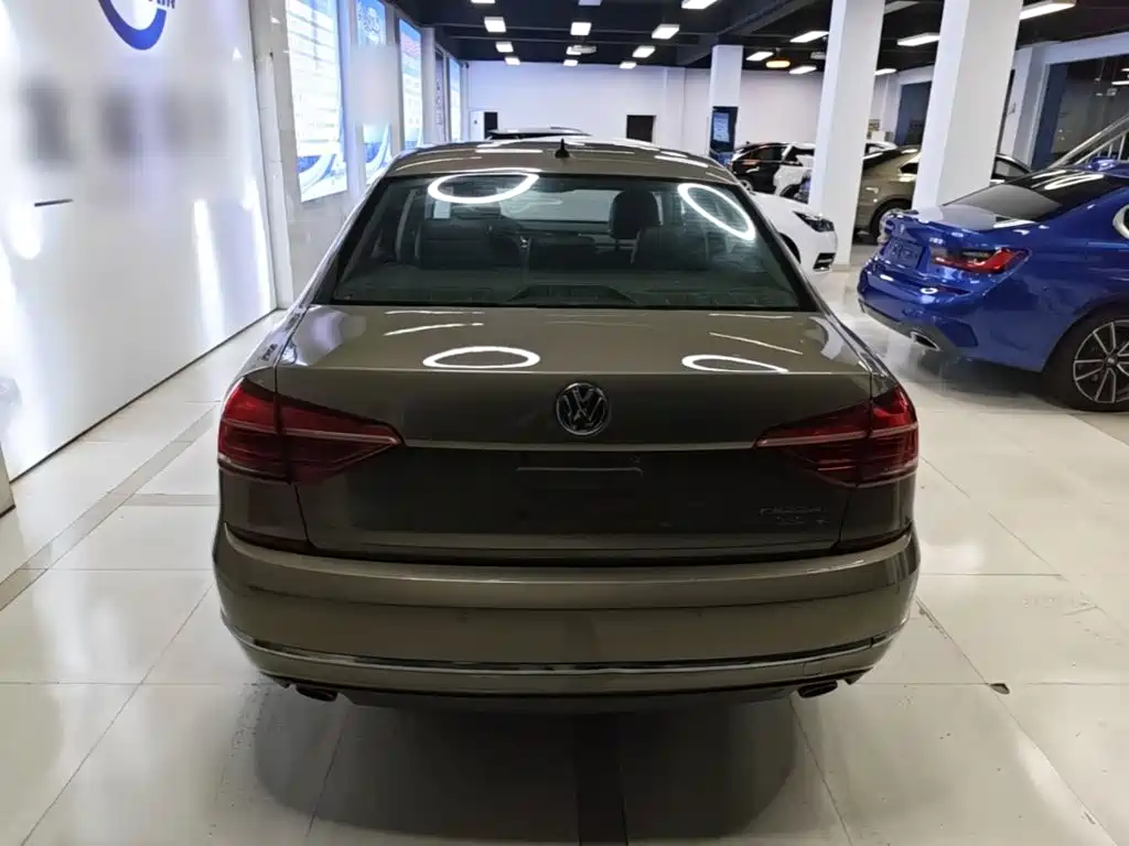 Volkswagen Passat — фото 6