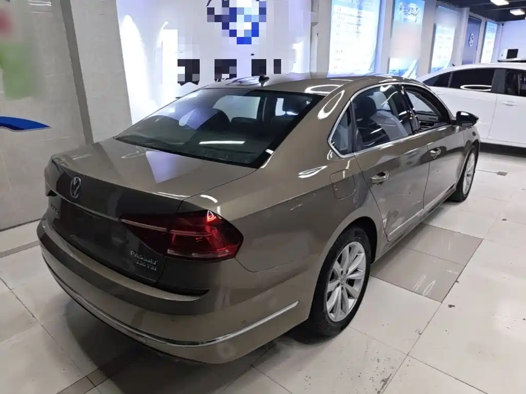 Volkswagen Passat — фото 7