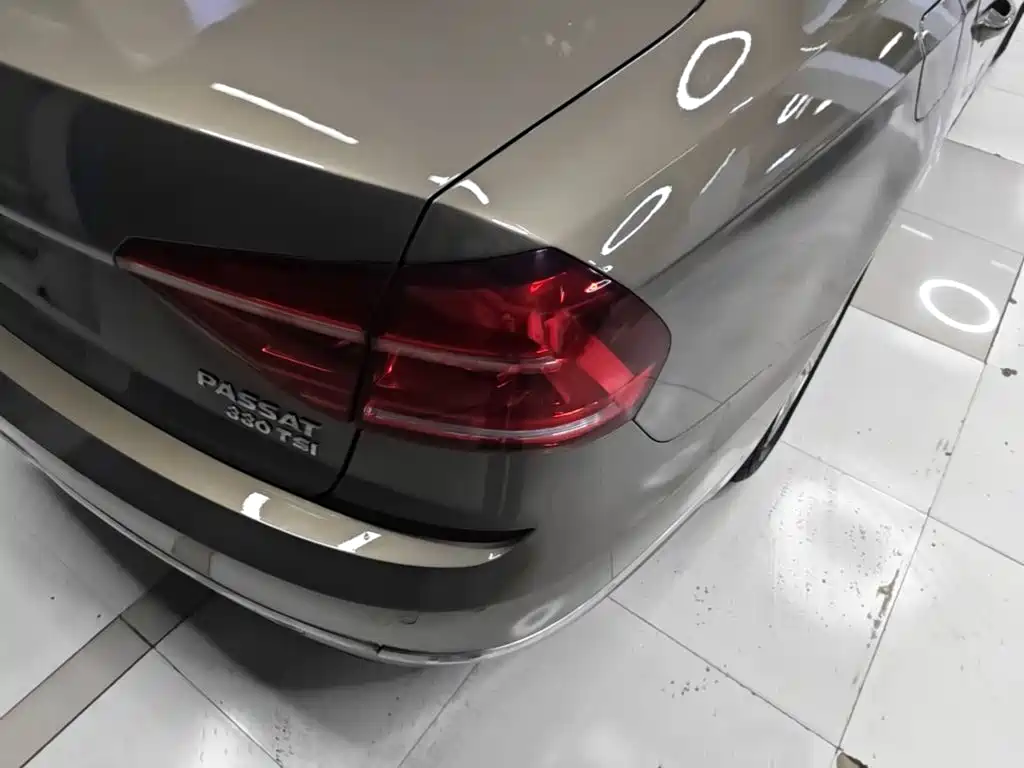 Volkswagen Passat — фото 8