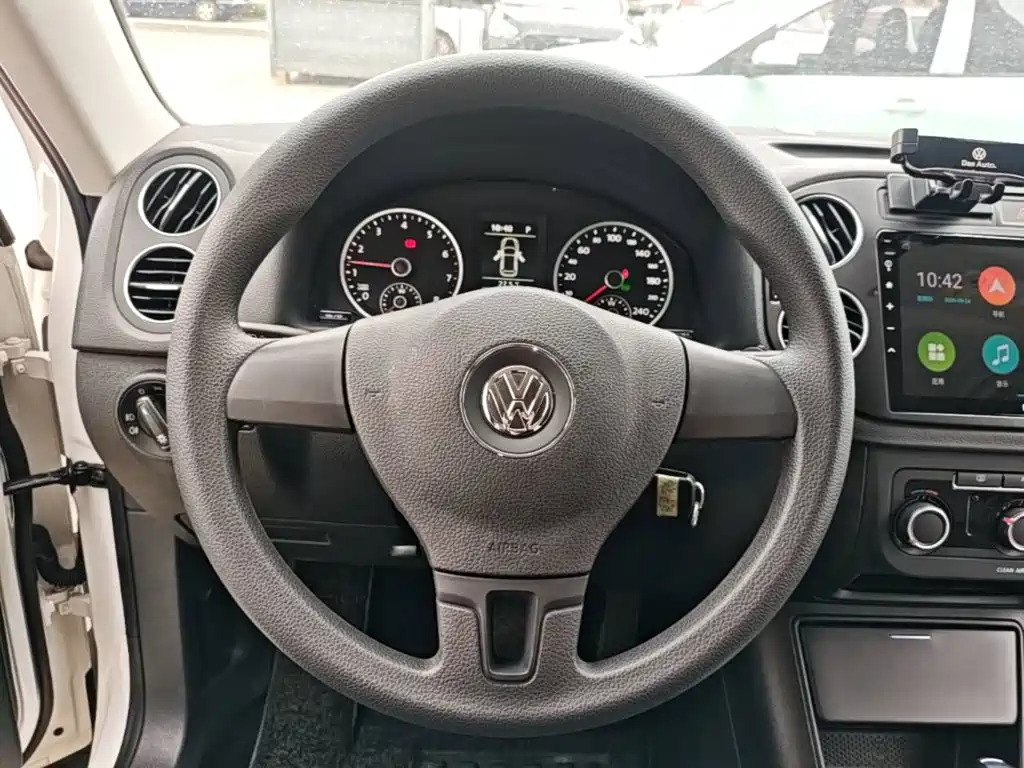 Volkswagen Tiguan — фото 11