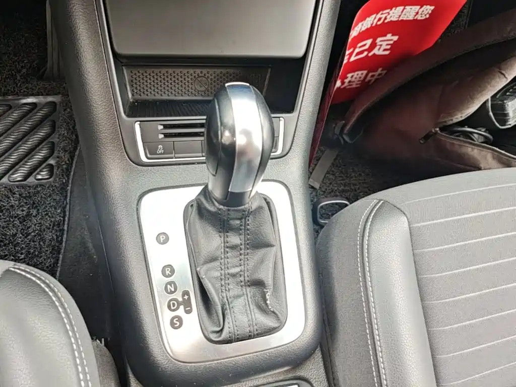 Volkswagen Tiguan — фото 14