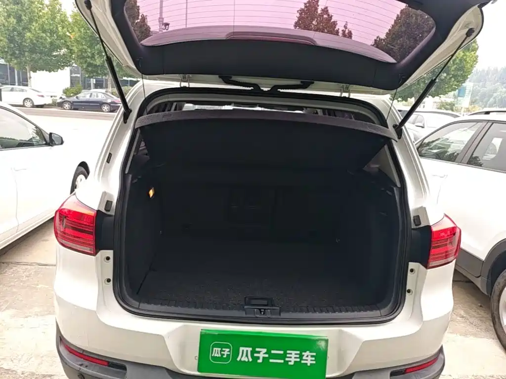 Volkswagen Tiguan — фото 19