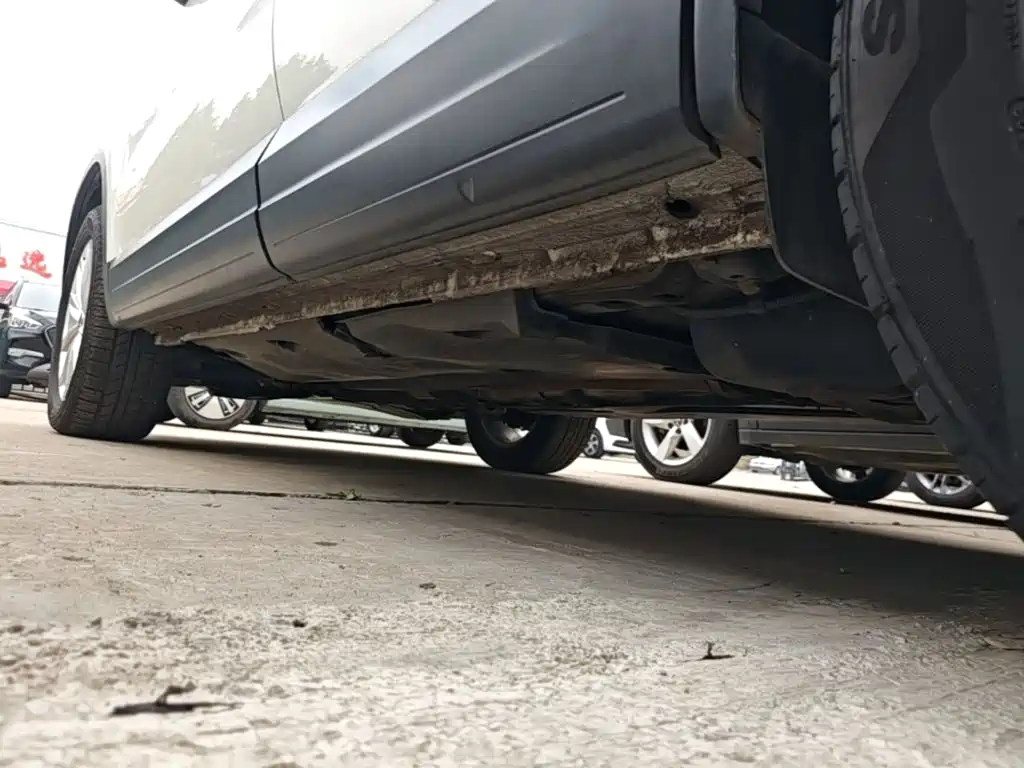 Volkswagen Tiguan — фото 22