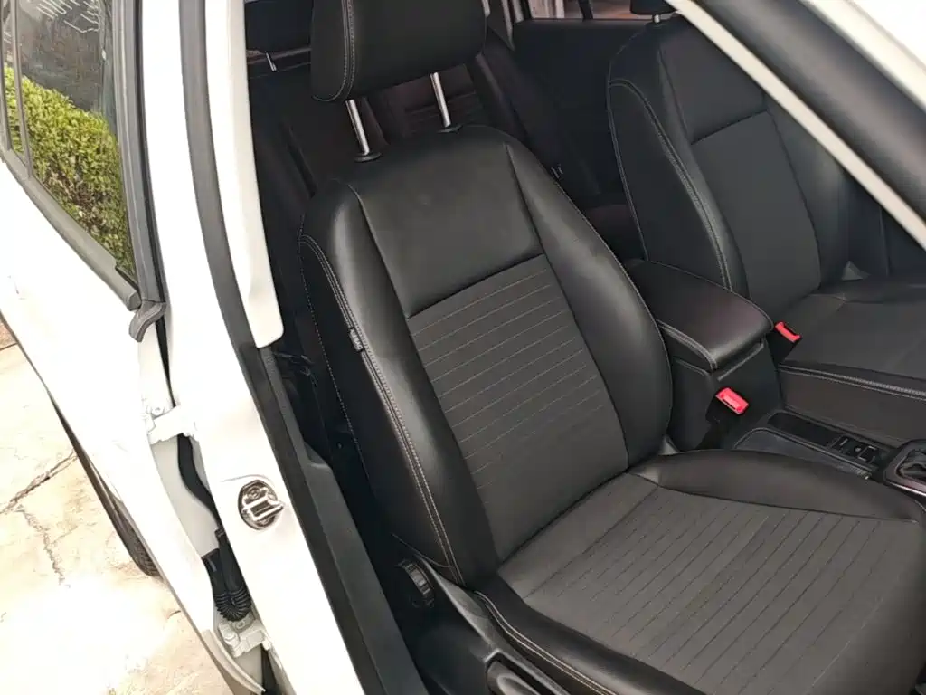 Volkswagen Tiguan — фото 25