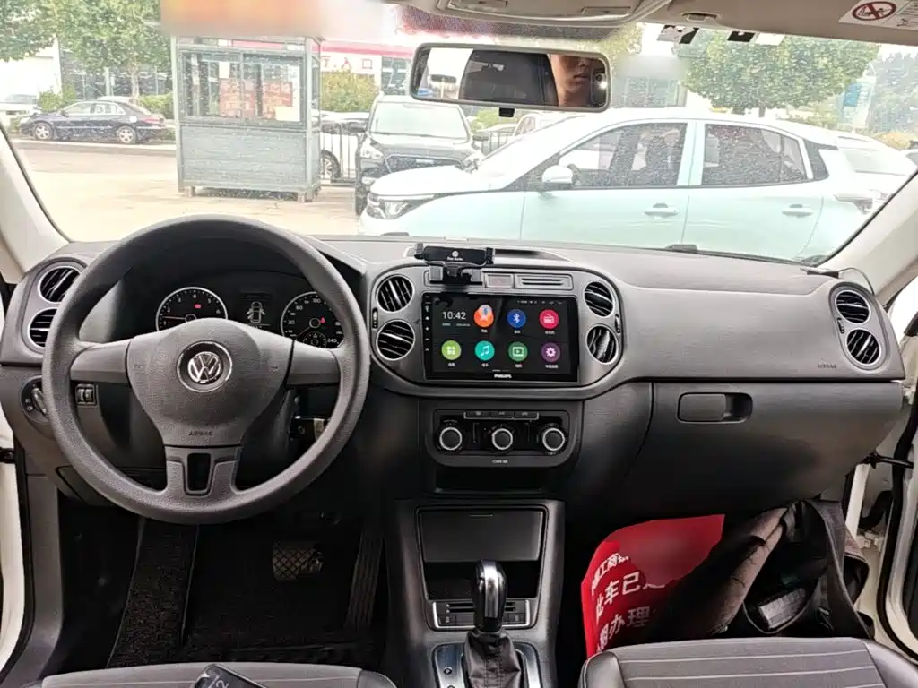 Volkswagen Tiguan — фото 10