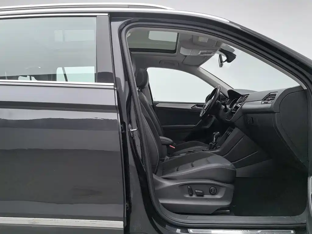 Volkswagen Tiguan L — фото 23
