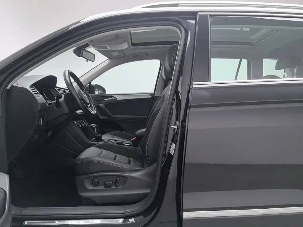 Volkswagen Tiguan L — фото 10