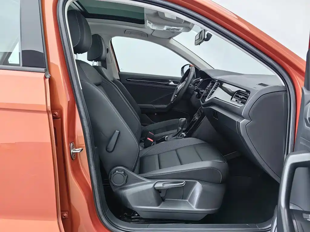 Volkswagen T-Roc — фото 23