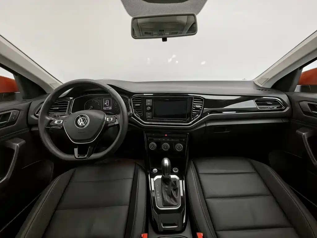 Volkswagen T-Roc — фото 5
