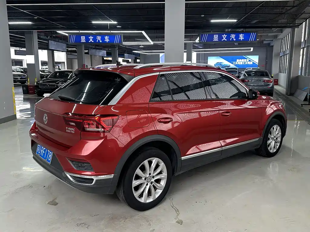 Volkswagen T-Roc — фото 5