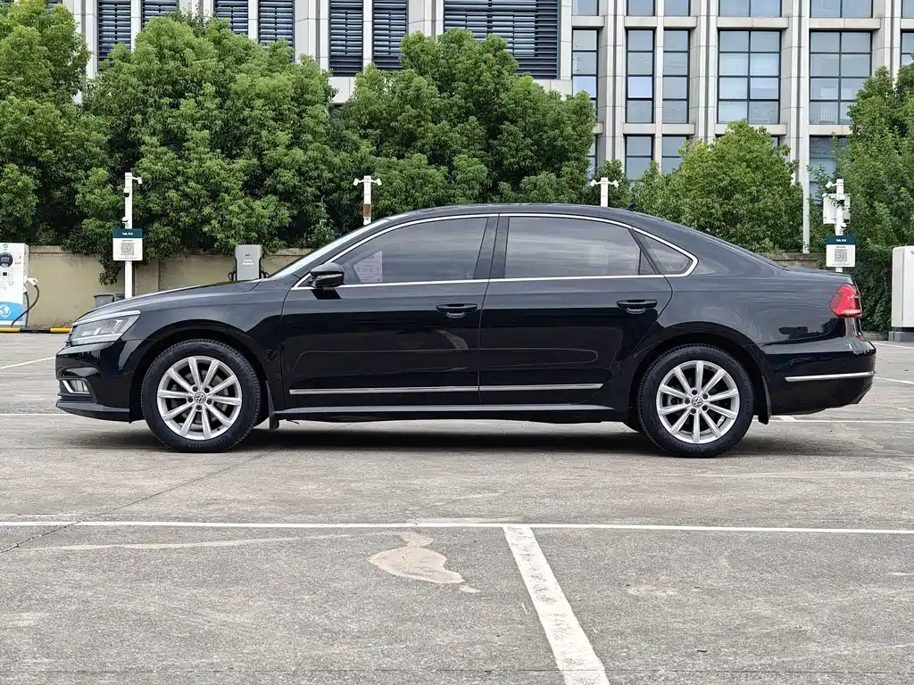 Volkswagen Passat — фото 6