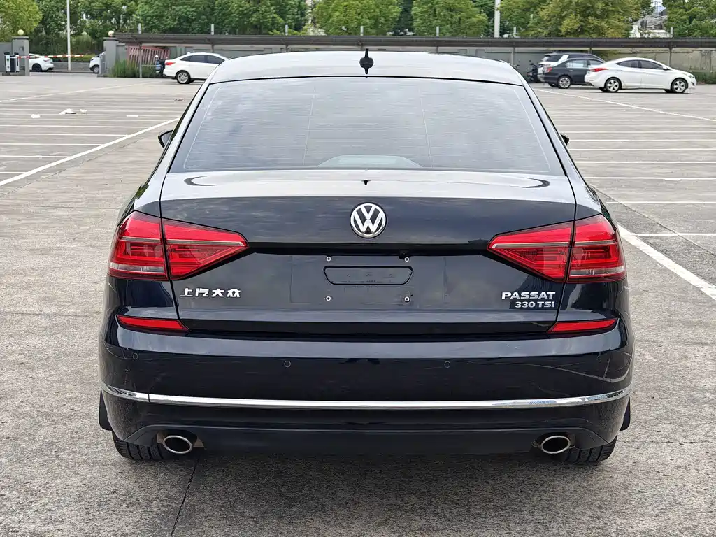 Volkswagen Passat — фото 8