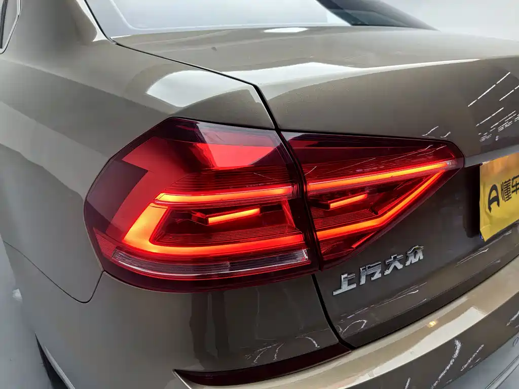 Volkswagen Passat — фото 6