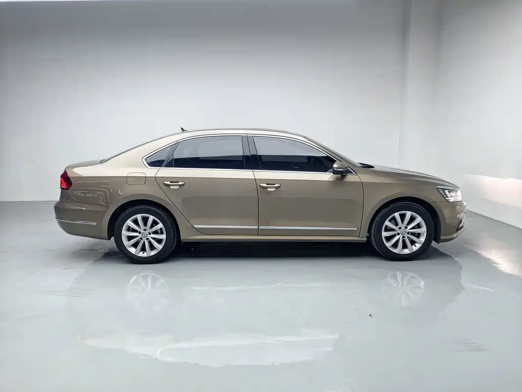 Volkswagen Passat — фото 8