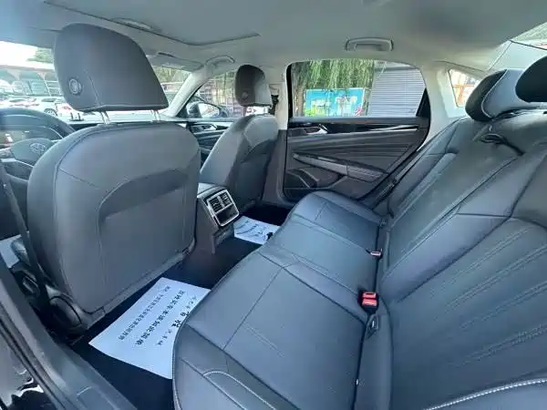 Volkswagen Passat — фото 7