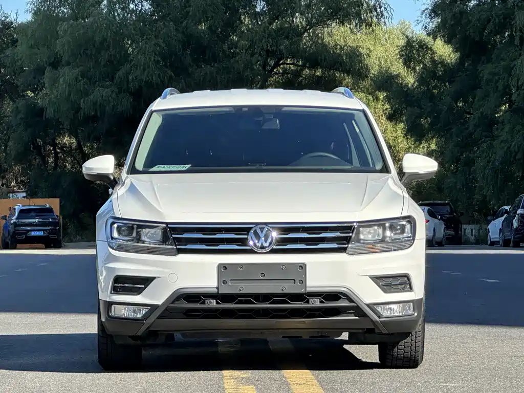 Volkswagen Tiguan L — фото 2