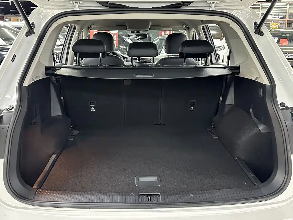 Volkswagen Tiguan L — фото 13