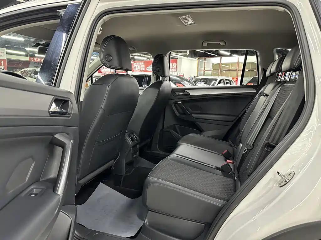 Volkswagen Tiguan L — фото 17