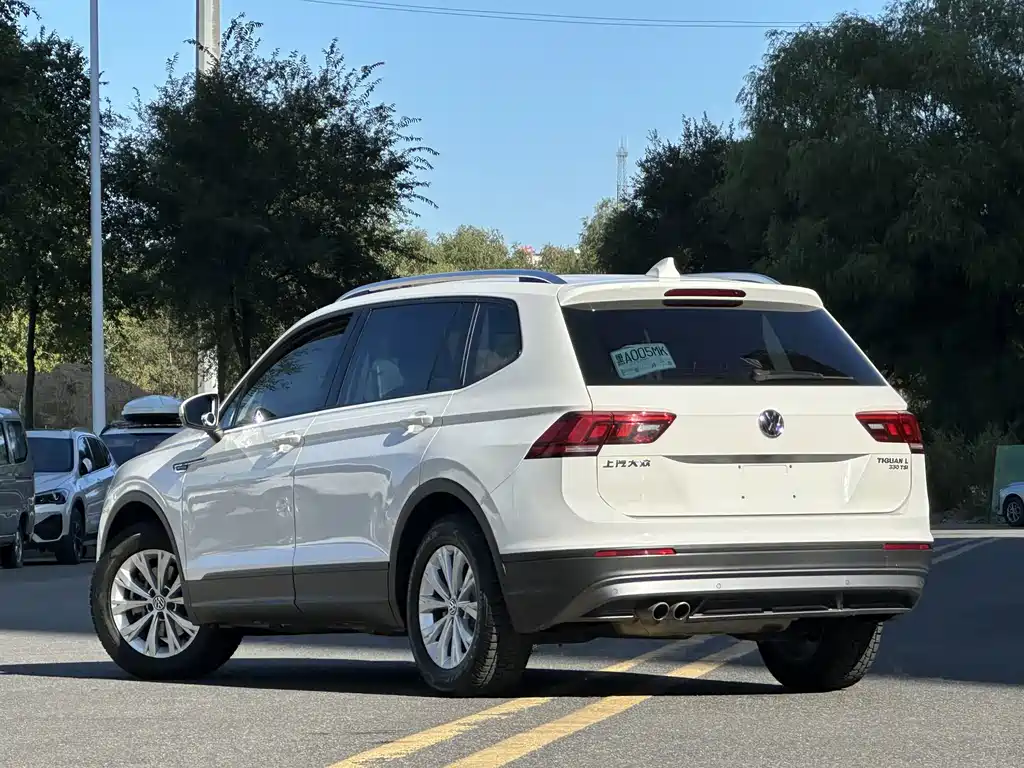 Volkswagen Tiguan L — фото 7